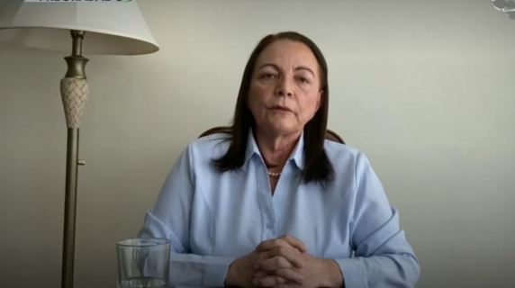 Ministra de Salud permanece en aislamiento después de que dio positivo a COVID-19 por cuarta vez