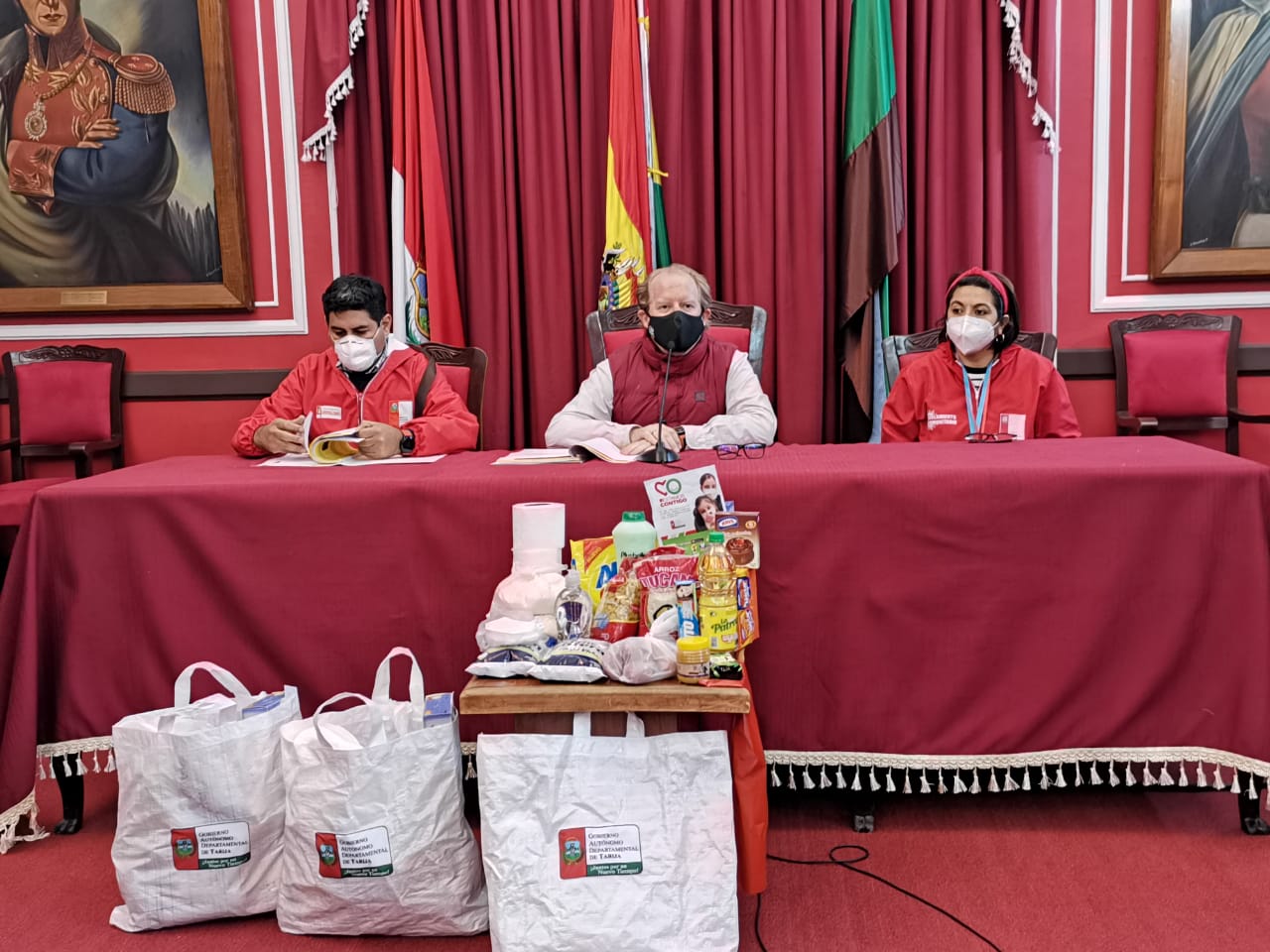 Gobernación de Tarija entregó más de 6.500 canastas alimentarias a familias afectadas por la pandemia del Covid-19