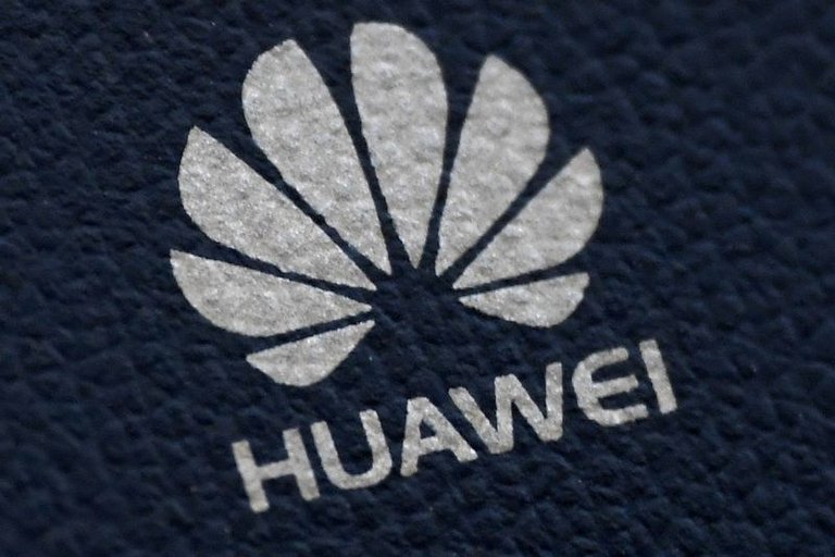 El Reino Unido analiza prohibir por completo los equipos para telecomunicaciones fabricados por Huawei
