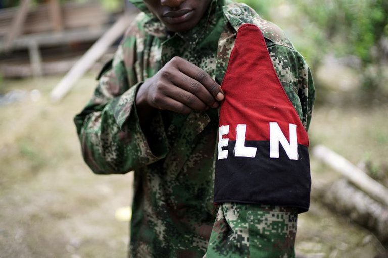 La guerrilla del ELN asesinó a dos soldados colombianos e hirió a otros 8 en un ataque con explosivos