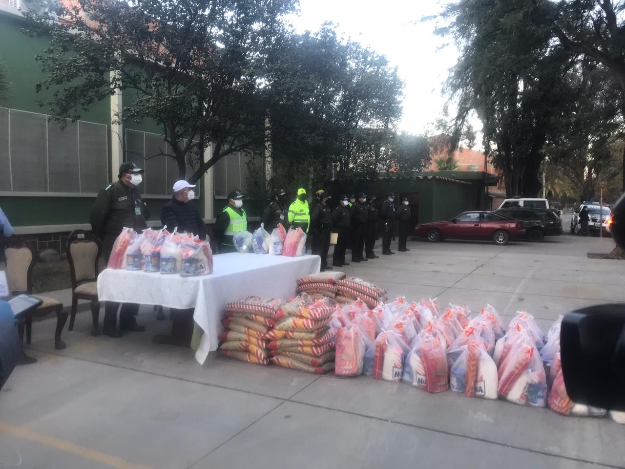 Gobierno nacional entrega 3.000 paquetes alimentarios a la Policía de Tarija