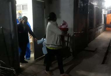 Muere bebé de tres meses aplastada por su madre mientras dormía