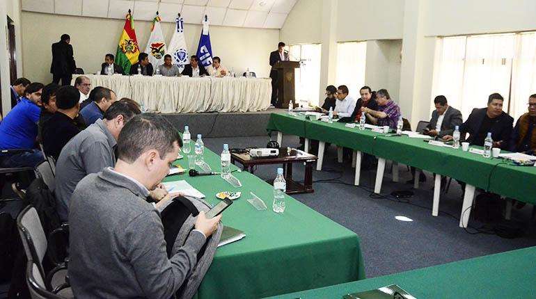 Sin Salinas, ¿los clubes aceptarán que los gobierne un representante de la División Aficionados?
