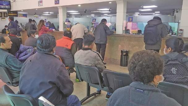 Bonos entregados en Bolivia y 3 países, entre los más bajos