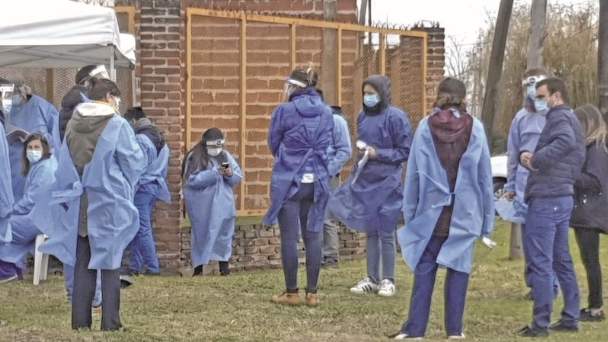 Bolivianos en Argentina, entre el temor a la Covid-19 y la necesidad de trabajar