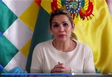 Áñez: “Estamos en un momento muy difícil, estamos subiendo el pico de la pandemia”