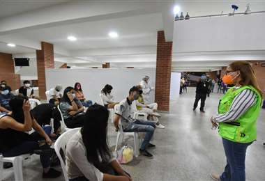 Jóvenes encontrados en una fiesta serán llevados a un centro de aislamiento