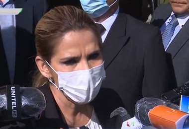Áñez: “Que los dirigentes de la COB piensen en el daño que están ocasionando”