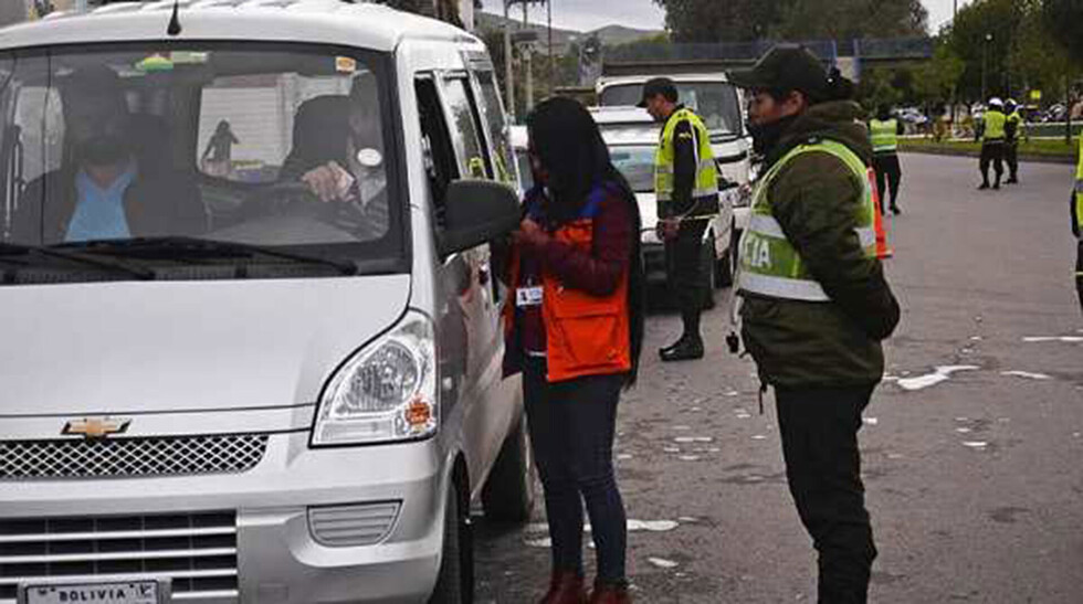 Movilidad Urbana y Tránsito realizan controles a transporte público en Tarija