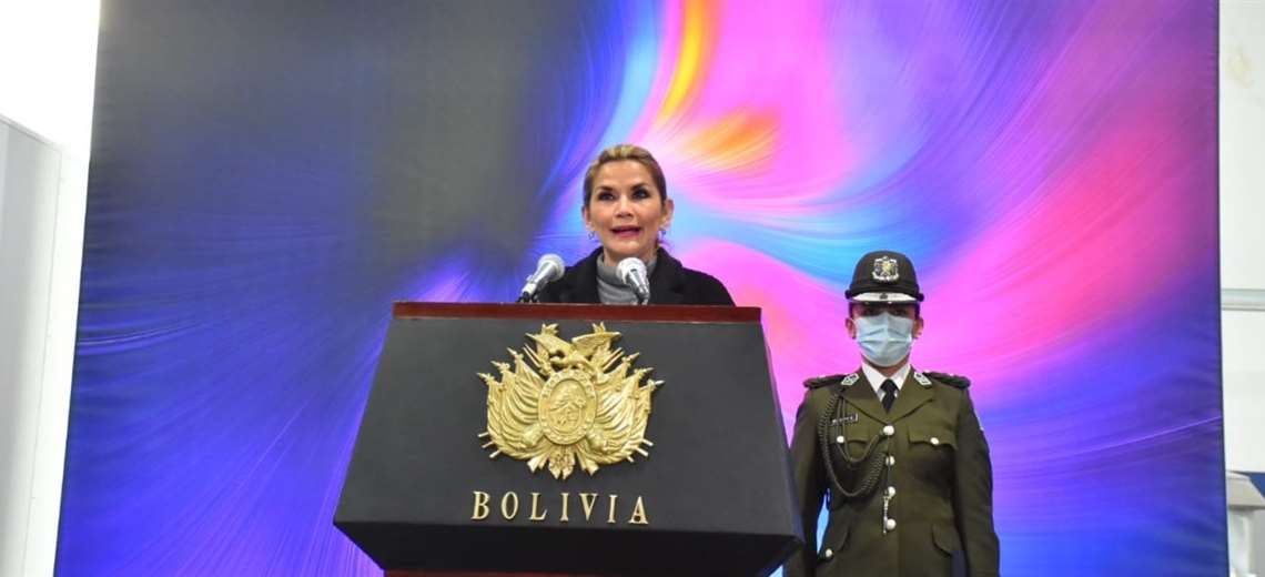 Presidenta Áñez asegura que no declinará su candidatura porque «hay mucho por hacer»