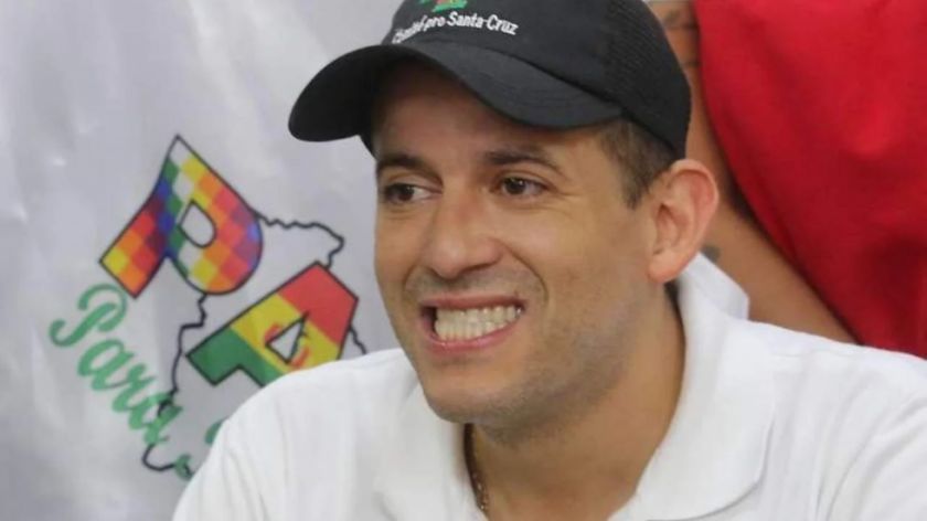 Camacho abre la posibilidad de bajarse e ir por la Alcaldía o Gobernación de Santa Cruz