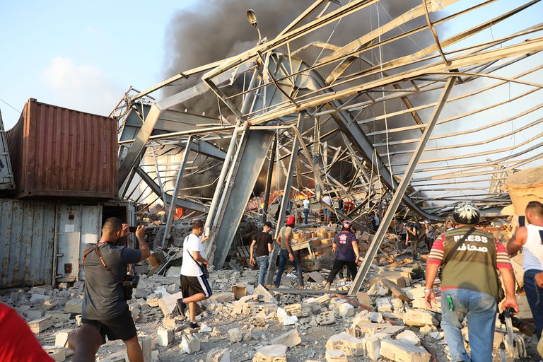 Más de 50 muertos y 2.750 heridos por la explosión en el puerto de Beirut