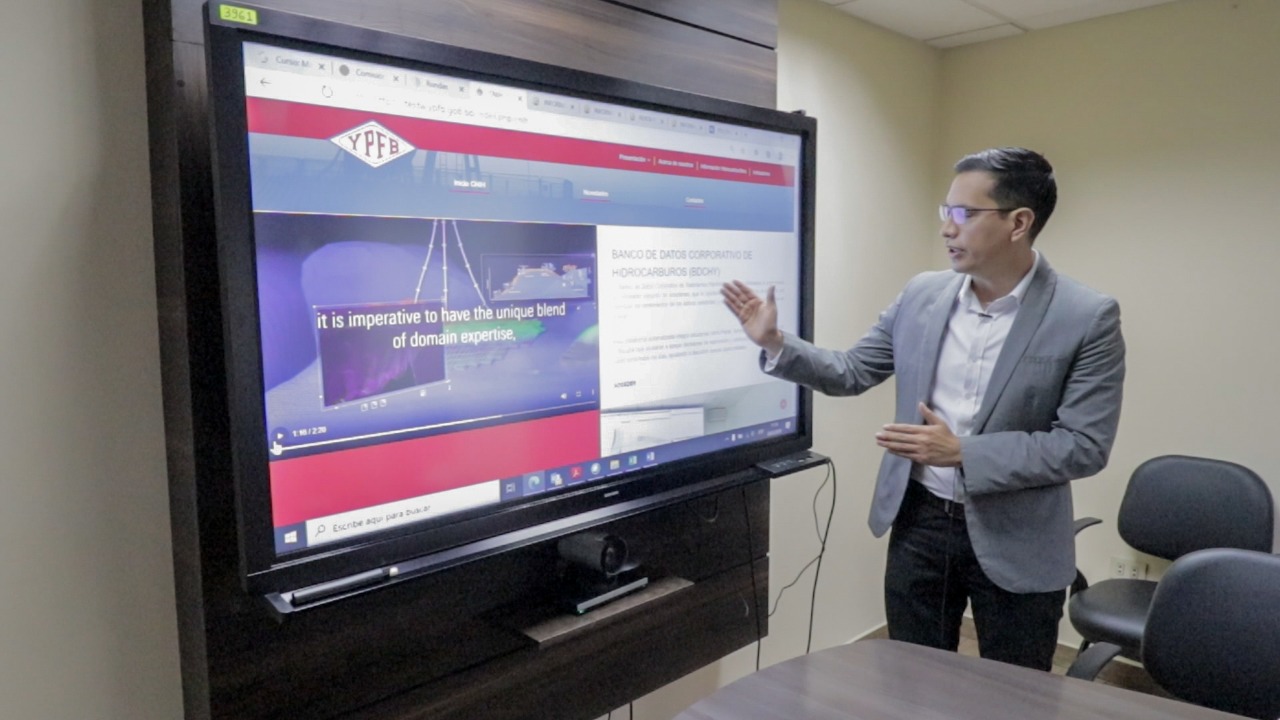 Centro de información hidrocarburífera de YPFB se convierte en un centro digital de información internacional