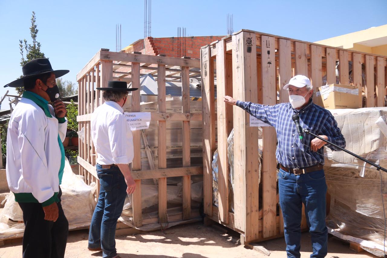 Inicia la construcción de las fábricas de tubos y jugos en Uriondo, con recursos del Prosol