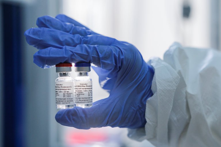 Rusia anunció que comenzará la vacunación masiva contra el coronavirus en un mes