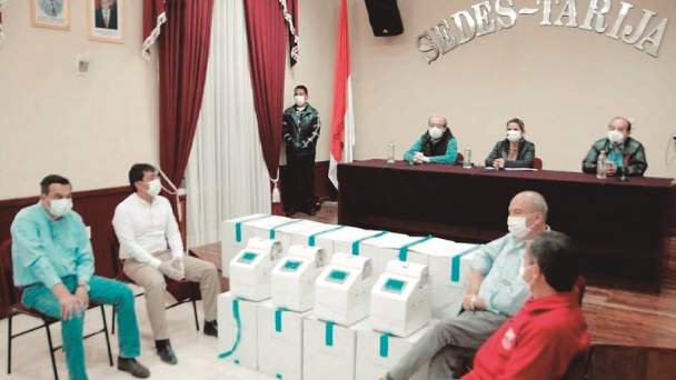 Gobierno dice que respiradores están en los Sedes y los recoge