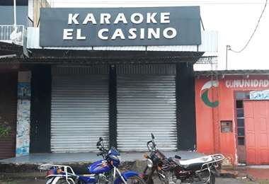 Encapuchados ingresan a un karaoke en Yapacaní, matan a tiros a 2 personas y dejan heridas a otras 4