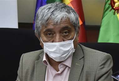 Ministro Iván Arias recibe alta médica tras superar el coronavirus