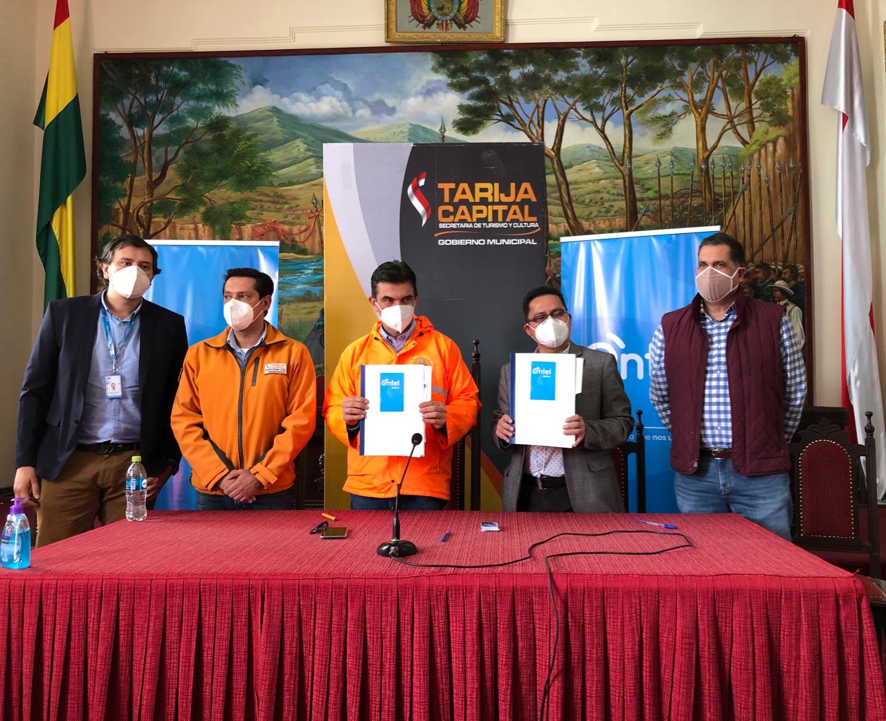 Alcaldía firma convenio con ENTEL en beneficio de estudiantes de la Escuela de Música “Pastor Achá”