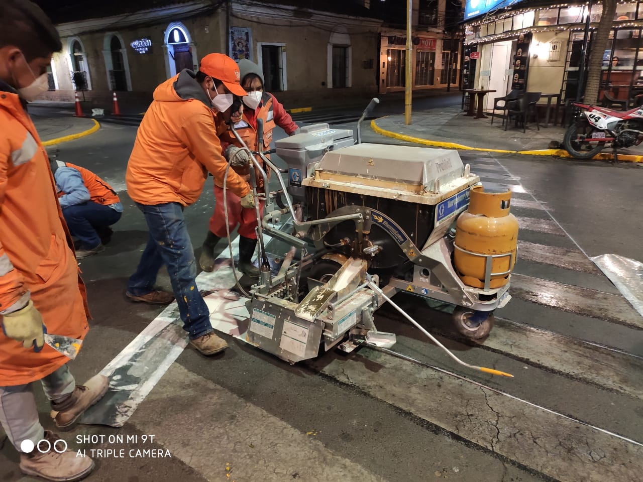 Movilidad Urbana pinta señalización horizontal en ciclovías en Tarija