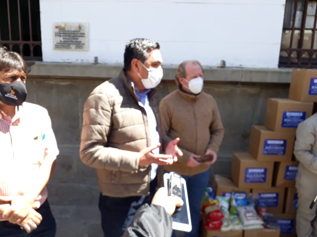 Gobierno entrega 600 kits de alimentos para personas de escasos recursos en Tarija