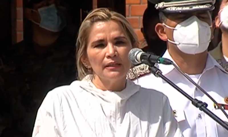 Añez dice que le preocupa si Carlos Mesa podrá frenar al MAS y Evo Morales