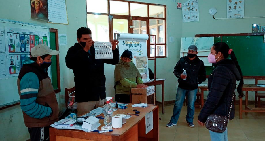 23 brigadas inician la capacitación a jurados electorales en el área rural de Tarija