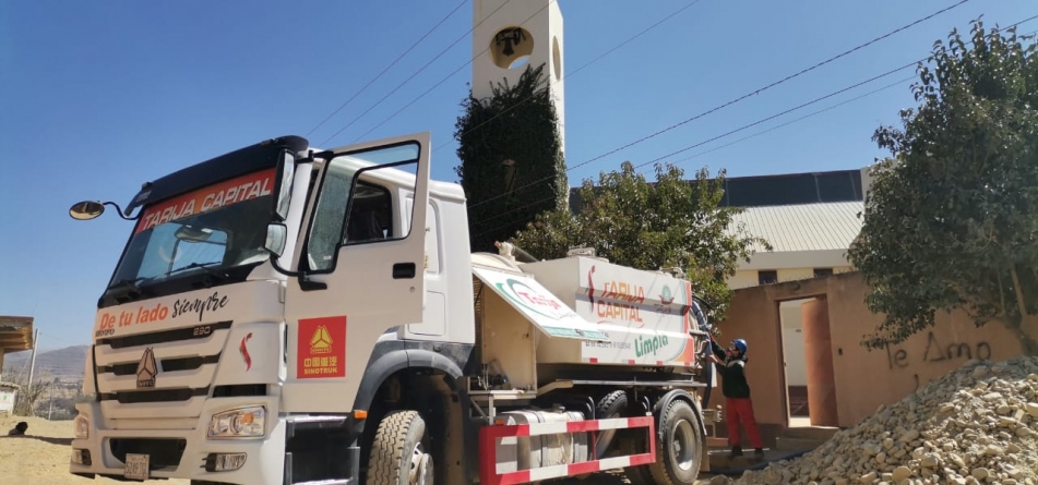 Camiones hidrocinéticos de la Alcaldía de Tarija realizaron trabajos en la comunidad de San Mateo