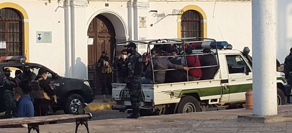 Dan detención domiciliaria para 4 de los 28 aprehendidos de plataforma hallados con droga