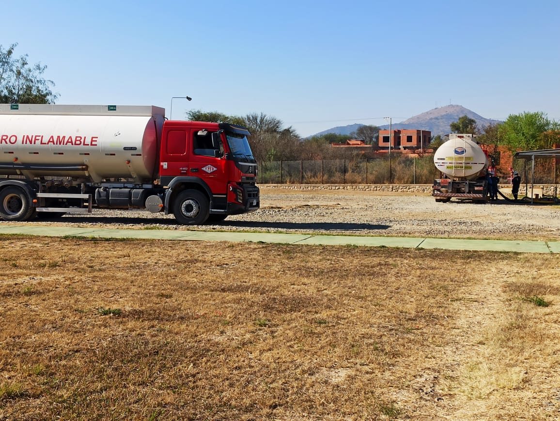 Se regulariza el abastecimiento de diésel en las estaciones de servicio de Tarija