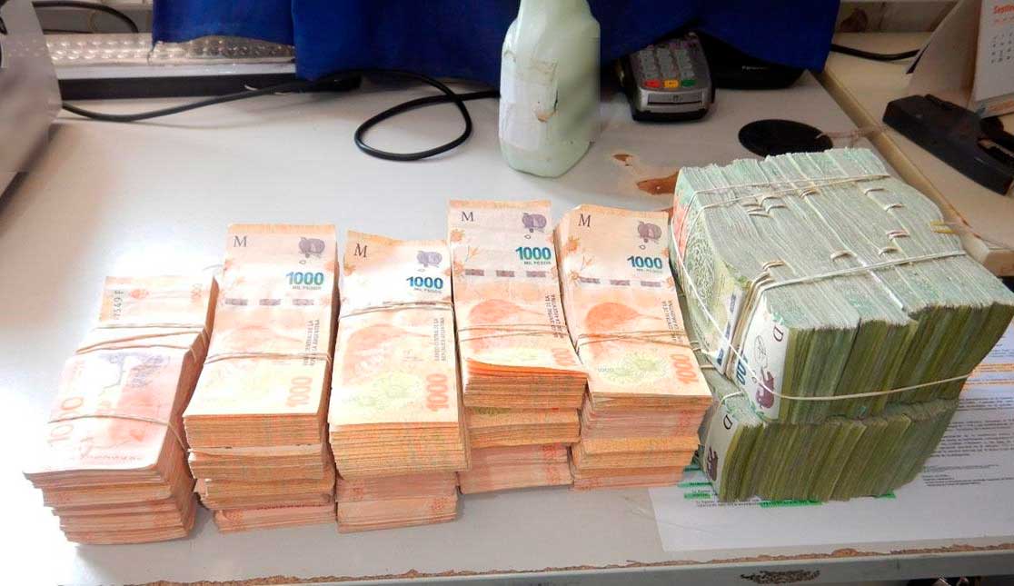 Cae boliviano que pretendía regresar al país con 3,5 millones de pesos argentinos en su mochila