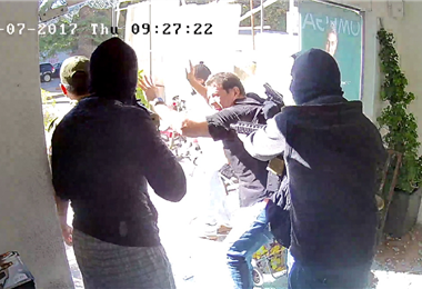 Policía involucrado en caso Eurochronos guarda silencio y queda aprehendido