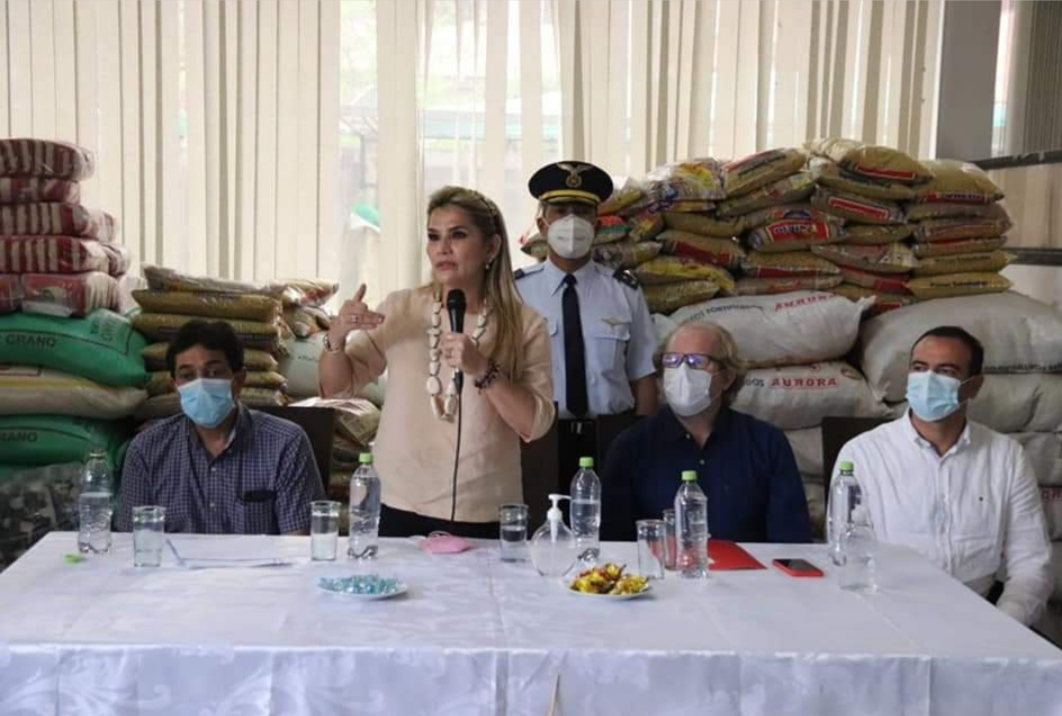 Presidenta Áñez entrega alimentos a los damnificados de los municipios de Yacuiba y Villamontes