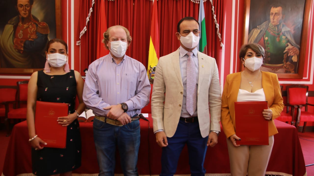 Gobernador de Tarija posesiona a tres nuevos secretarios departamentales