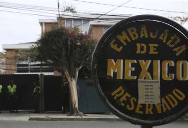 Policía mantiene custodia en la residencia de México en La Paz
