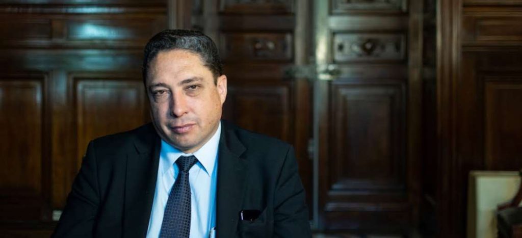 Levantan orden de aprehensión contra exministro Arce y podría abandonar Embajada mexicana