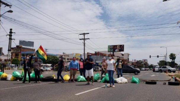 Bloqueos en Cochabamba y Santa Cruz por los 2/3
