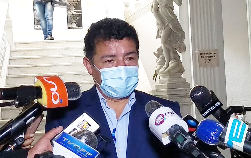 Borda advierte con procesos penales a Migración, Fiscalía y Policía si alguna autoridad sale del país