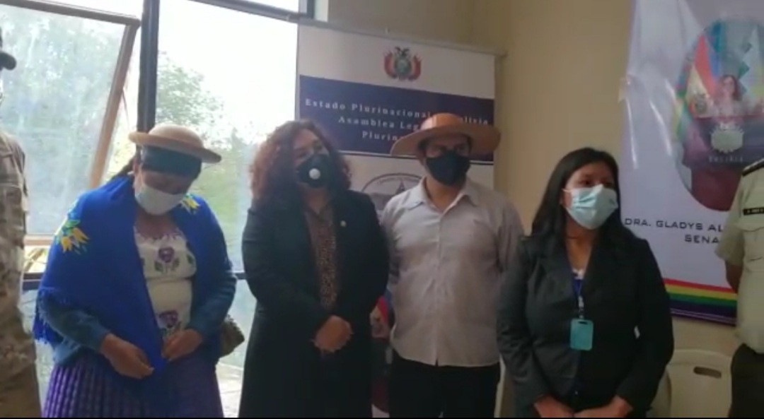 Senadora inaugura oficina de atención al público en Tarija