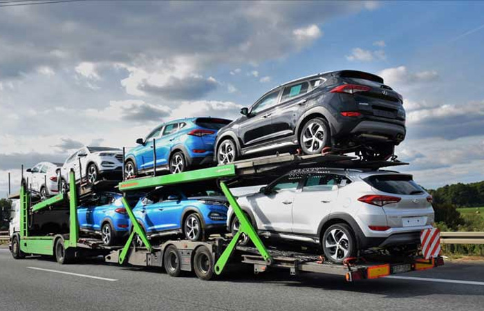 Arce abroga decreto que daba poder a Obras Públicas en importación de autos