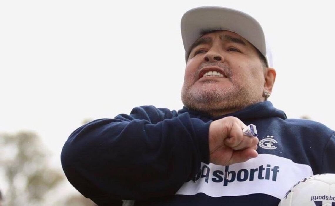 Diego Maradona, internado de urgencia en La Plata