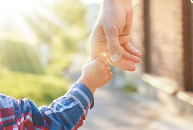 Ejecutivo alista ley para reactivar adopción de menores y superar dos años de parálisis