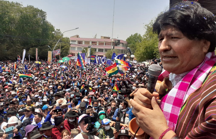 Evo dice que acabó el tiempo de llorar y convoca al MAS a organizarse