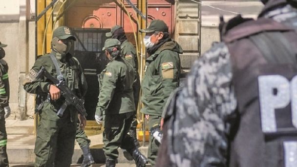 Potosí: esposas de policías advierten con movilizaciones si ven persecución