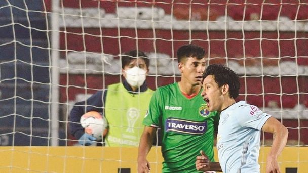 De la polera de Ábrego y de una cancha vergonzosa