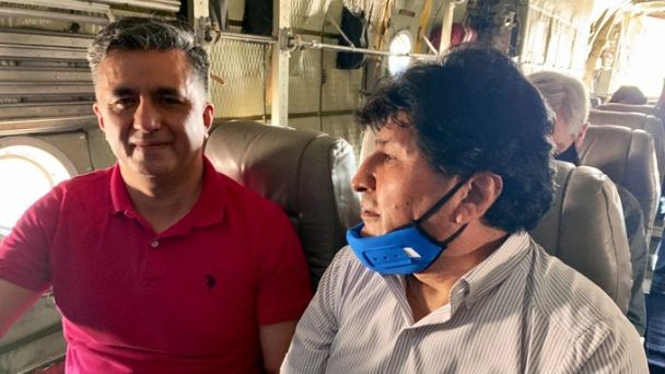 Evo emprende viaje hacia Bolivia