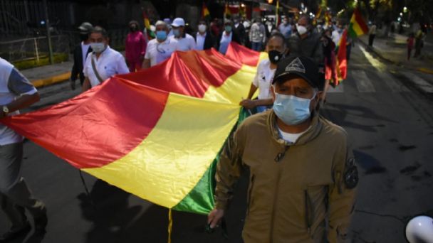 Militares denuncian campaña contra las FFAA, y el servicio pasivo sale a marchar