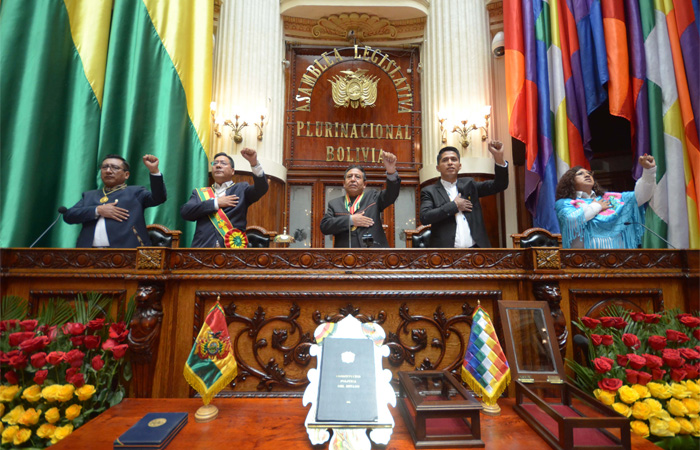 Políticos y analistas observan dos líneas de discurso distintas en nuevos mandatarios