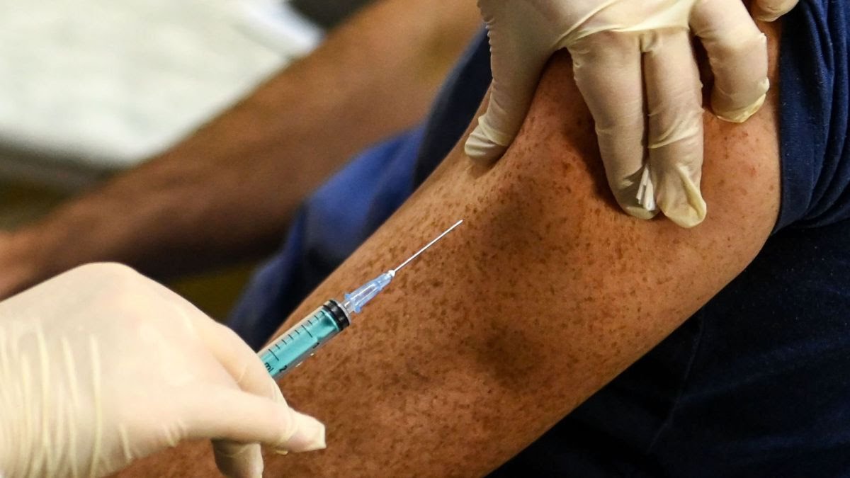 42 días sin beber alcohol, la condición para poderse aplicar la vacuna rusa contra el coronavirus