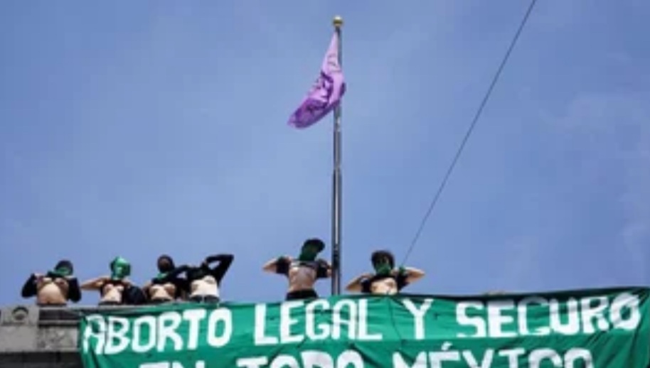 Presidente de México propone que mujeres decidan en referéndum sobre aborto en el país